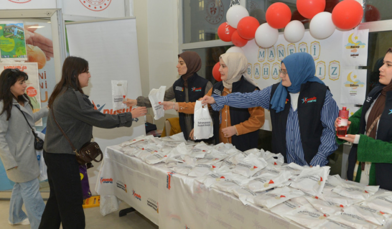 Büyükşehir’den Regaip Kandili’nde Üniversiteli Gençlere Anlamlı İkram
