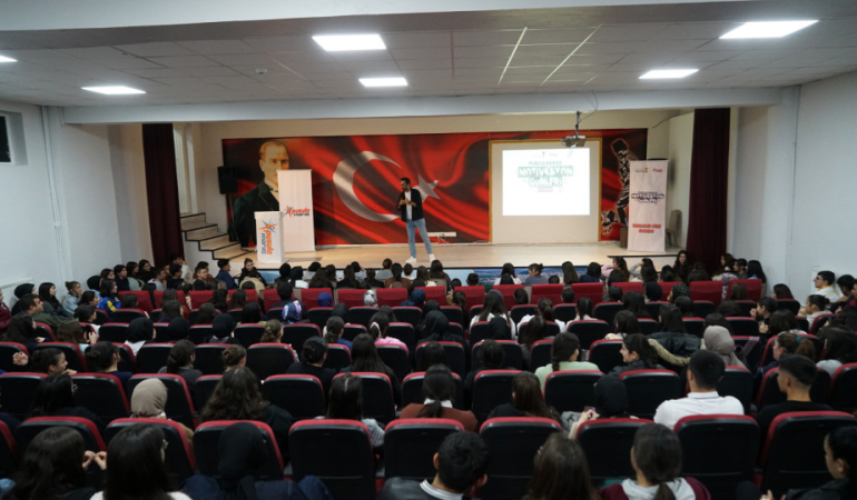 Pusula Maraş’tan Gençlere Sınav Yolculuğunda Destek; Gri Koç Bu Kez Pazarcık’ta