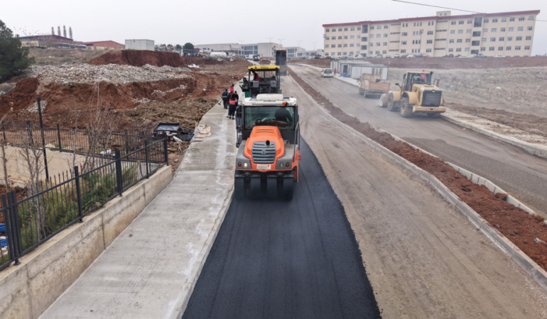 Büyükşehir, Yeni Yurtlar İçin Yol İnşa Ediyor