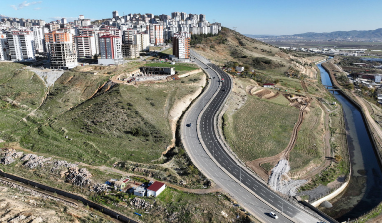 Bahçeci Hoca Bulvarı, Güçlendirmenin Ardından Yeniden Trafiğe Açıldı