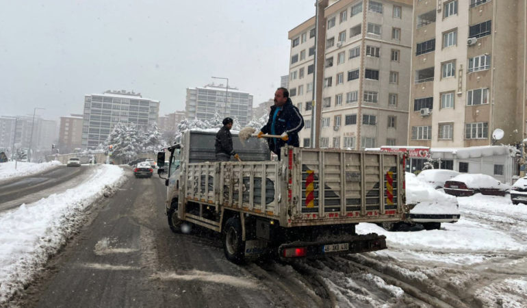 KASKİ’den 53 Araçla Karla Mücadeleye Destek