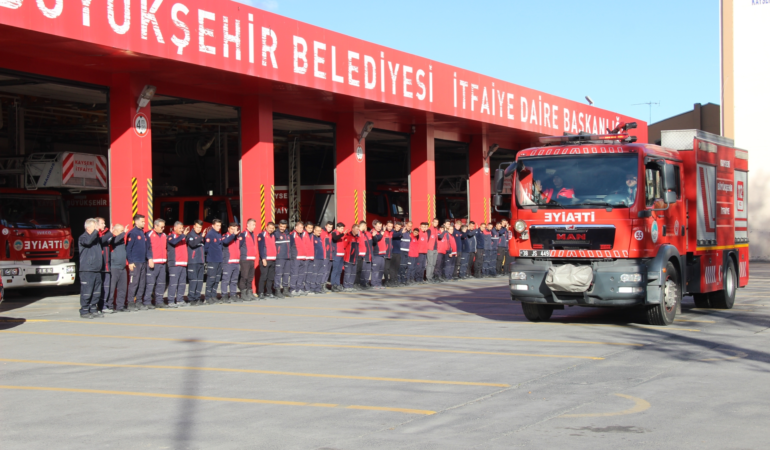 Kayseri Büyükşehir İtfaiyesi, Kırıkkale’deki Kimya Fabrikası Yangınına Destek İçin Harekete Geçti
