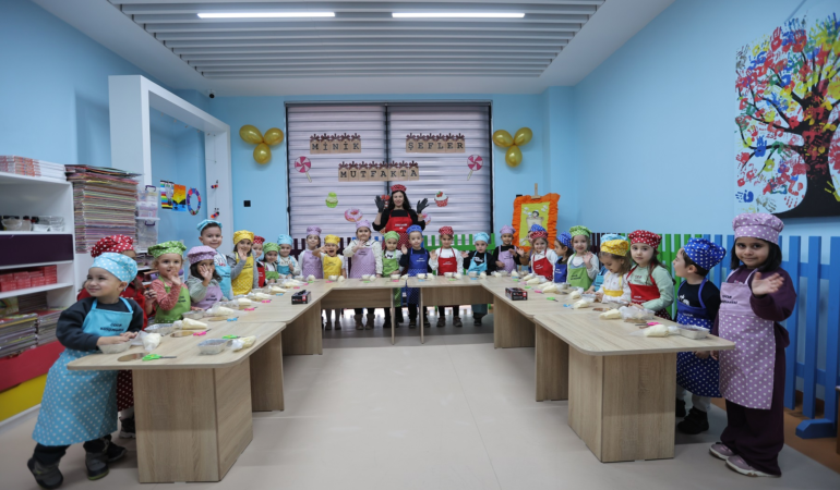 Büyükşehir’in Miniklere Özel Merkezinde Minik Şefler Mutfakta Etkinliği