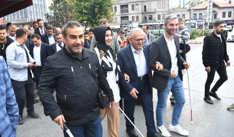 Başkan Büyükkılıç’tan Özel Gereksinimli Vatandaşlara Ulaşımda Büyük Kolaylık