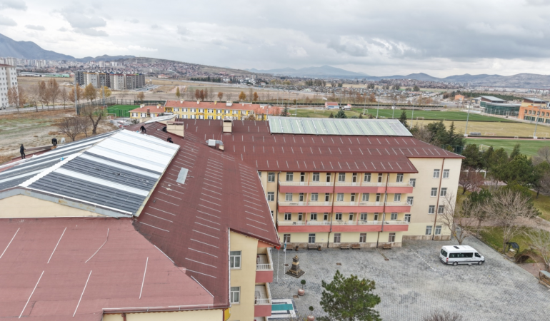 Büyükşehir’den Ulu Çınarların Sıcak Yuvasında Yenileme Çalışması