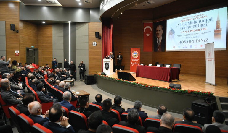 Kayseri, Tarihi Değerlerine Sahip Çıkıyor: Başkan Büyükkılıç, Melik Muhammed Gazi’yi 882. Yıl Dönümünde Andı