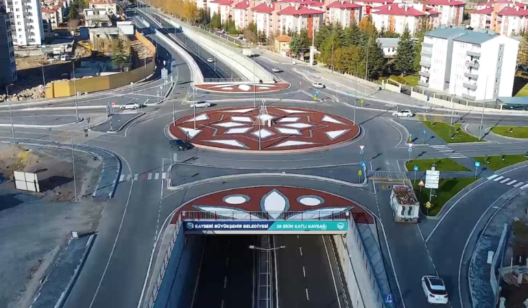 Kayseri Büyükşehir, Kavşak Peyzajı ile Kentin Vitrinine Renk ve Estetik Katıyor