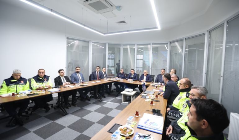Vali Çiçek ve Başkan Büyükkılıç, Trafik Kontrol Merkezi’nde
