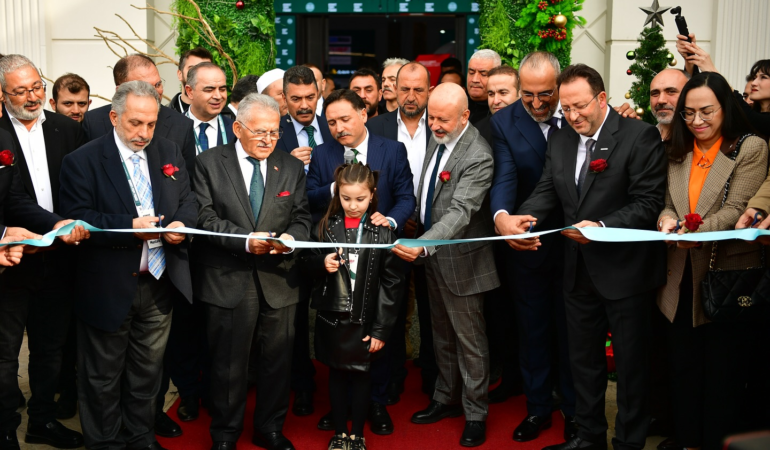 Başkan Büyükkılıç, Konut ve Yapı Fuarı’nda Kentsel Dönüşüm Vizyonunu Anlattı