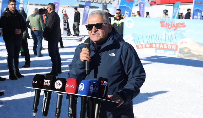 Başkan Büyükkılıç Zirvede, İlgiyle Beklenen Erciyes Kayak Sezonunu Açtı