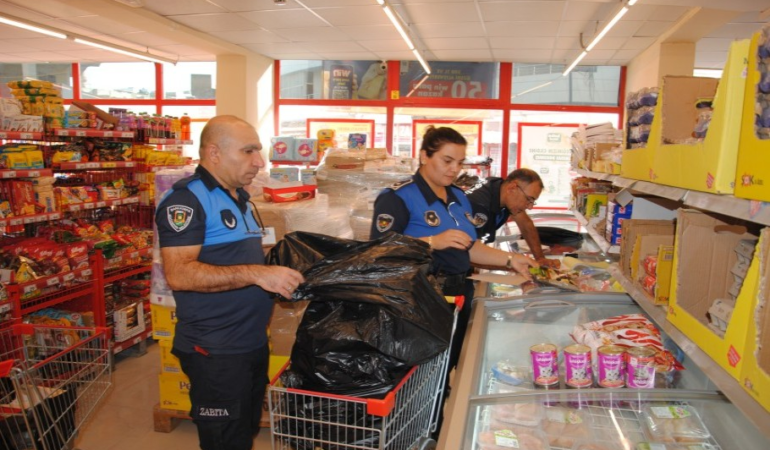 ŞANLIURFA’DA ZABITA EKİPLERİNDEN ZİNCİR MARKETLERE SIKI DENETİM