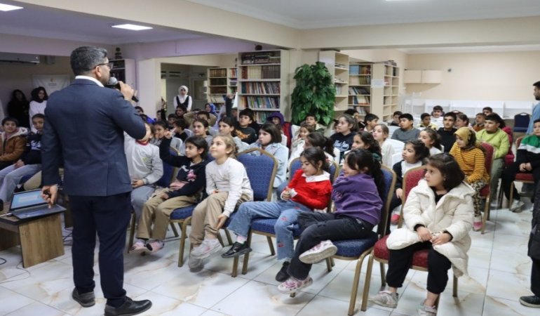 BÜYÜKŞEHİR’DEN ‘’DİJİTAL DÜNYADA DENGE’’ SEMİNERİ