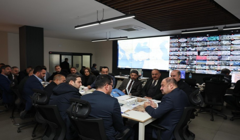 BAŞKAN GÜLPINAR, YOĞUN KAR ÖNCESİ KOORDİNASYON TOPLANTISI DÜZENLEDİ