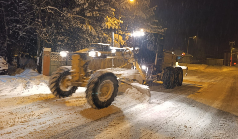 Büyükşehir’den Karla Mücadelede Gece Mesaisi