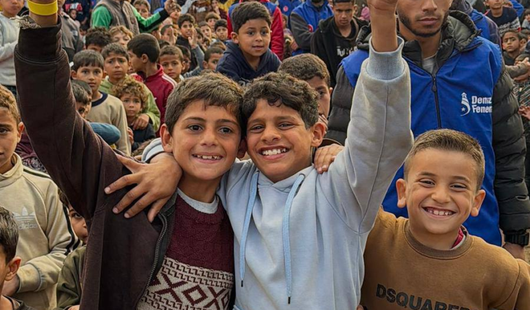 Aksaray belediyesi gazze’de ramazan boyunca her gün bin kişilik iftar sofrası kuruyor