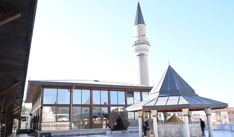 Aksaray belediyesi ramazan öncesi kabristanlıklarda ve külliyelerde hazırlıklarını tamamladı