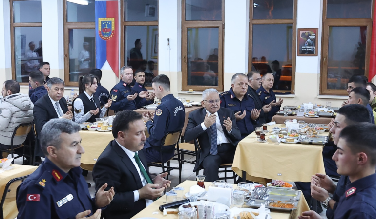 Başkan Büyükkılıç, Kahraman Jandarmalarla İftar Sofrasında Buluştu