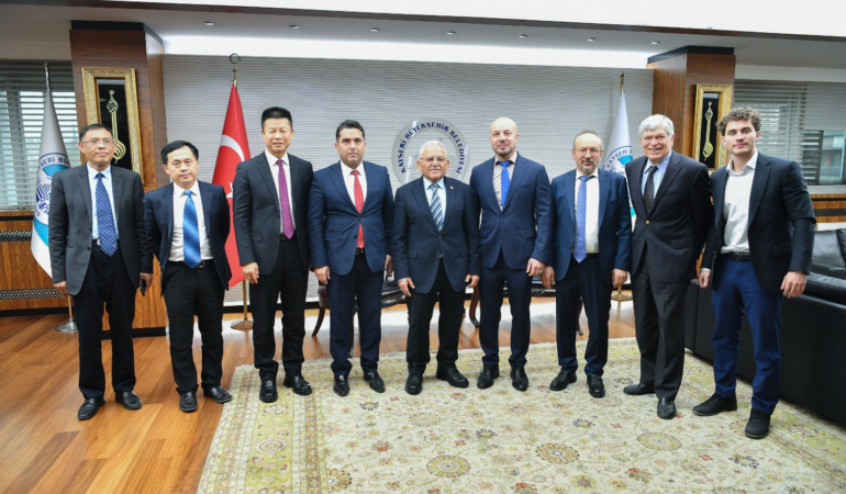 Başkan Büyükkılıç, Yerli ve Yabancı Yatırımcıları Ağırladı