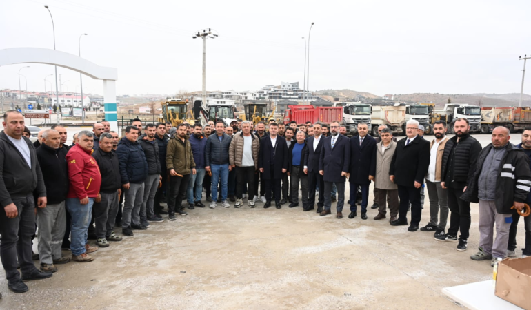 Başkan dinçer personelle bayramlaştı