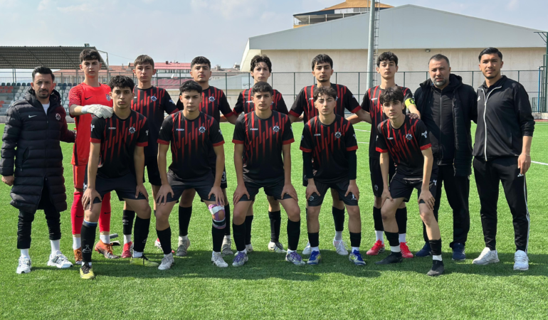 68 aksaray belediyespor u15 takımının şampiyonluk sevinci