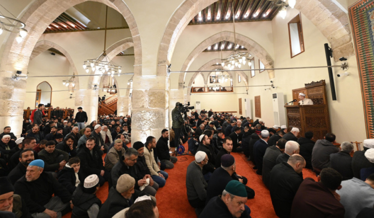 Tarihi Ulu Camii, Kadir Gecesi’nde Doldu Taştı