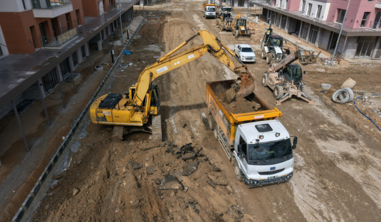 Büyükşehir, Elbistan Hacı Esat Efendi Caddesi’ni 30 Milyonluk Yatırımla Yeniliyor