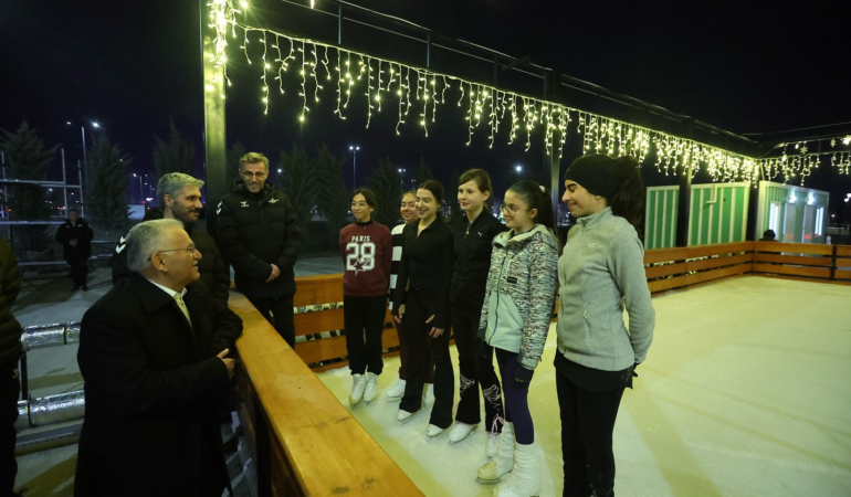 Büyükşehir ile Açık Hava Buz Pisti Heyecanı Başlıyor: Açılışa Özel Bayram Sonuna Kadar Ücretsiz