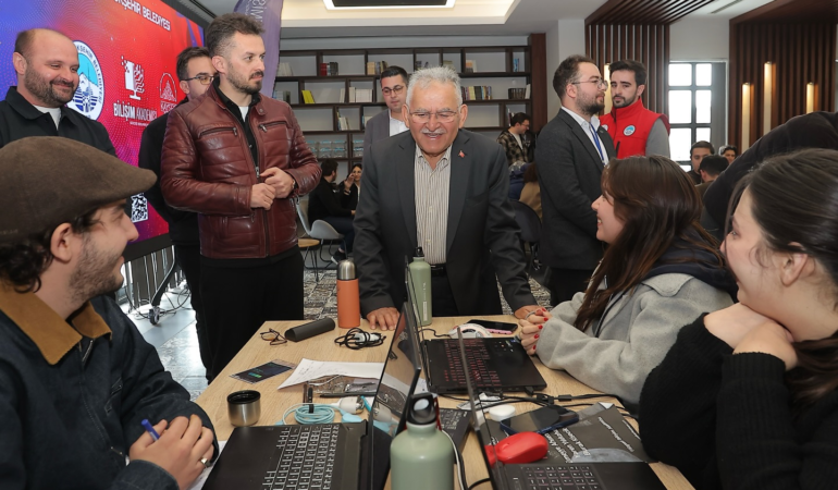 Büyükşehir’den Uzay ve Teknoloji Hamlesine Güçlü Destek: Başkan Büyükkılıç Gençlerle Buluştu