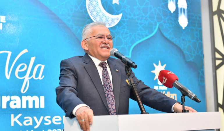 Başkan Büyükkılıç, Eşi Dr. Necmiye Büyükkılıç ile Kadına Vefa İftar Programına Katıldı