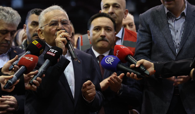 Başkan Büyükkılıç, Kutsal Emanetler ve Vakıf Eserleri Sergisinin Açılışına Katıldı