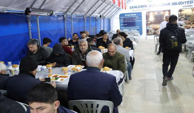 7’DEN 70’E HERKES BÜYÜKŞEHİR’İN İFTAR ÇADIRILARINDA BULUŞTU