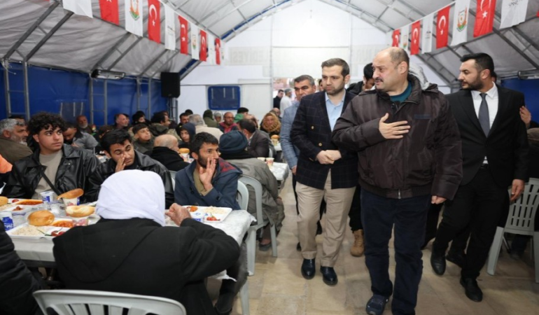 BAŞKAN GÜLPINAR, İFTAR ÇADIRINDA VATANDAŞLARLA BULUŞTU