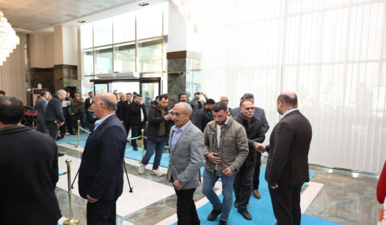 BAŞKAN GÜLPINAR, BELEDİYE PERSONELİYLE BAYRAMLAŞTI