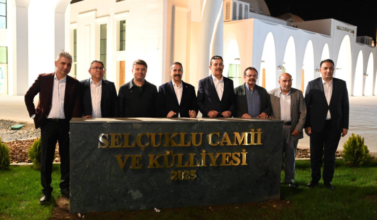 Ak parti heyeti aksaray’da selçuklu külliyesi ve yeni belediye hizmet binası projelerini inceledi