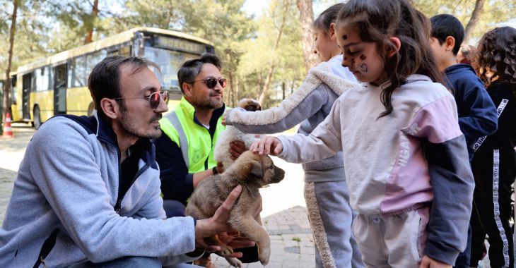 Bursada çocuklar patili dostlarla buluştu