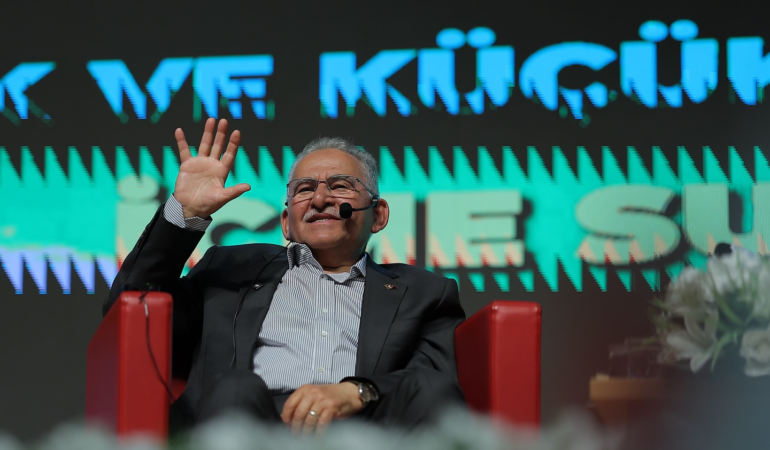 Başkan Büyükkılıç, Kayseri Üniversitesi’nde Gençlerle Buluştu: Bu Belediye Sizin