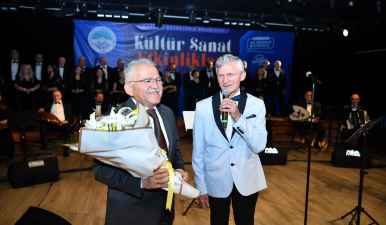 Büyükkılıç, Türk Sanat Müziği Kent Korosu Konseri’nde Kayserililerle Buluştu