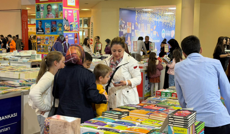 8. Kayseri Kitap Fuarı’na Son İki Günde Yoğun İlgi: Kitap Kokusu Almayan Kalmasın!