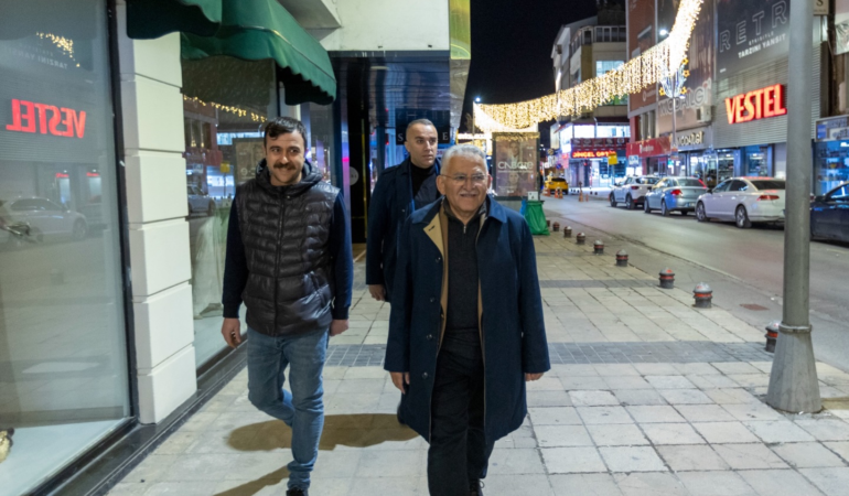 Büyükkılıç, Millet Caddesi’nde Yapımı Tamamlanan Aydınlatma Sistemini İnceledi