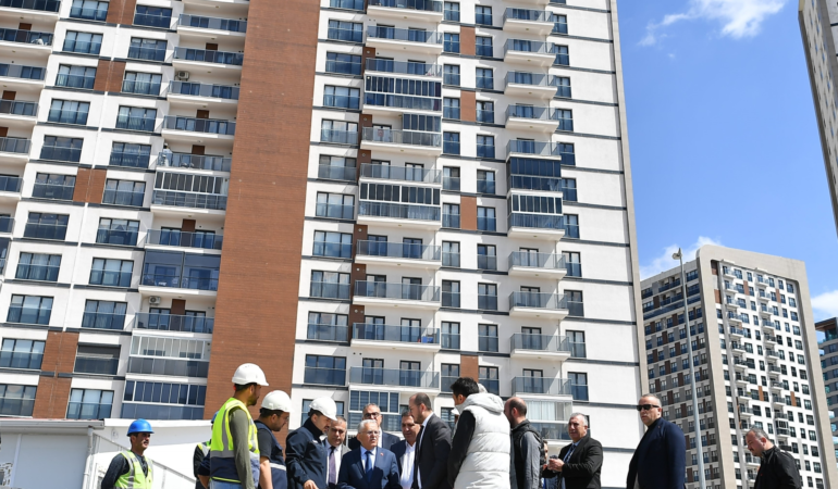 Sahabiye’de Dönüşüm Hızlanıyor: Başkan Büyükkılıç Çalışmaları Yerinde İnceledi, Bölge Sakinlerinden Özür Diledi