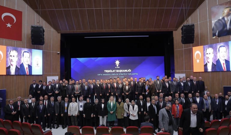 Başkan Büyükkılıç, Orta Anadolu Bölge Strateji Zirvesi’nde Hizmet Vizyonunu Anlattı