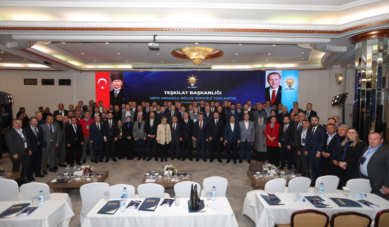 Başkan Büyükkılıç’tan Strateji Toplantısı’nda Birlik, Hizmet ve Kayseri Modeli Mesajı