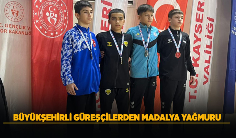 Büyükşehirli güreşçilerden madalya yağmuru