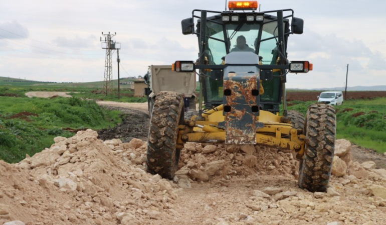 EYYÜBİYE KIRSALINDA YOLLAR DAHA GÜVENLİ OLUYOR