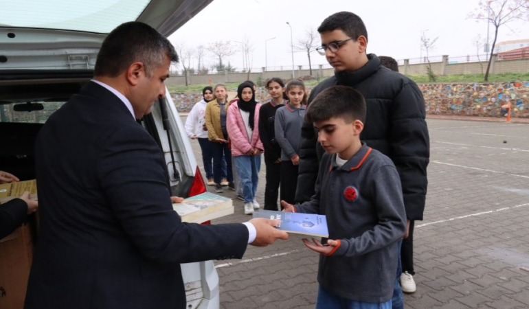 BÜYÜKŞEHİR’DEN KÜTÜPHANELER HAFTASINDA KİTAP OKUMA ETKİNLİĞİ