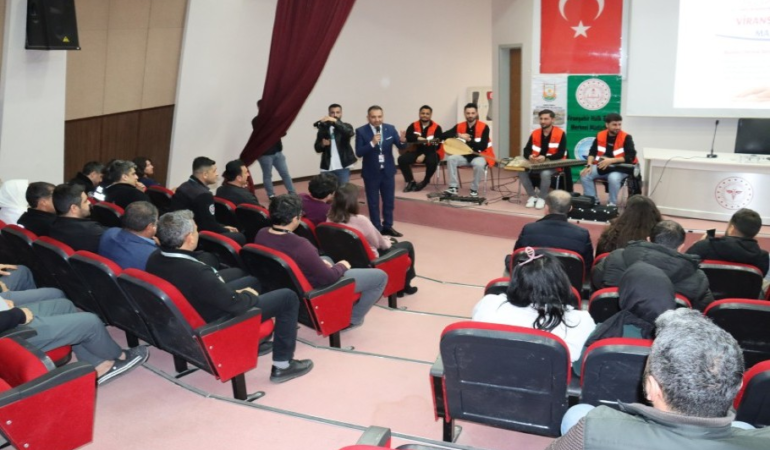 ŞANLIURFA’DA DENETİMLİ SERBESTLİK KAPSAMINDAKİ VATANDAŞLAR VE SAĞLIK ÇALIŞANLARINA MİNİ KONSER