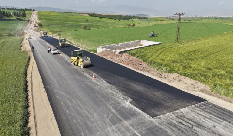 Elmalar – Çokyaşar Yolu Sıcak Asfalt ile Kaplanıyor