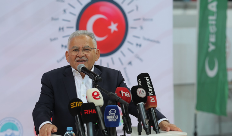 Başkan Büyükkılıç, Spor Oyunları Ödül Töreni’nde Gençlere Seslendi: Başarıdan Başarıya Koşacaksınız