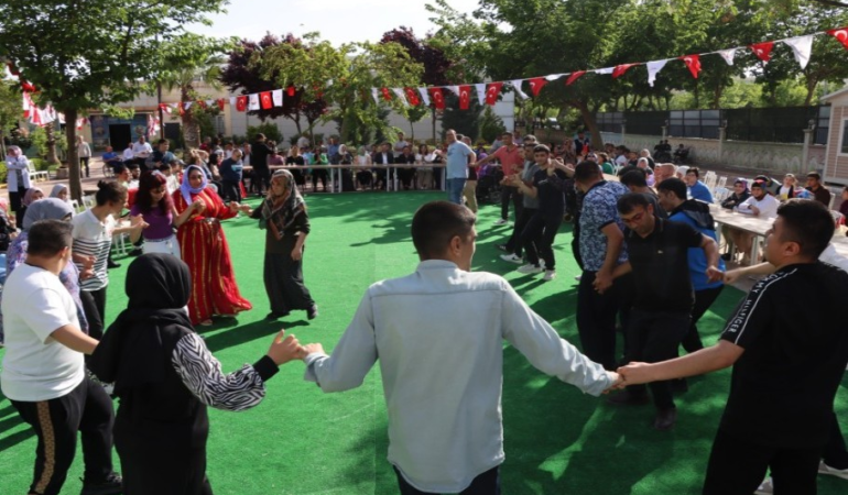 ENGELSİZ HAYATLAR SIRA GECESİYLE MORAL BULDU