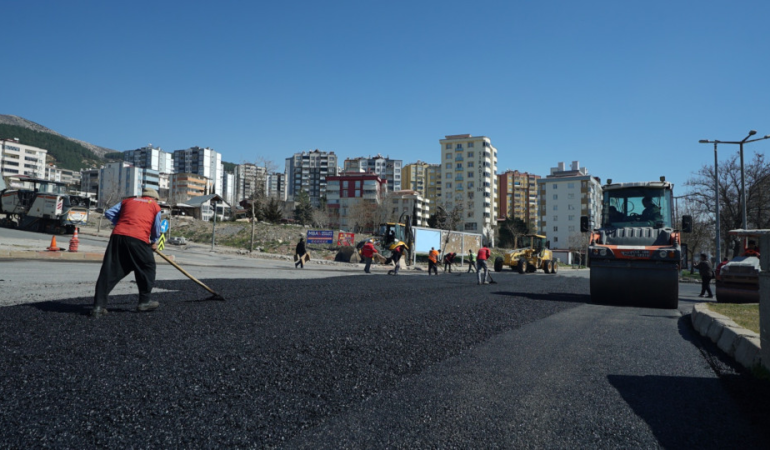 Şehir Tarihinin En Büyük Asfalt Seferberliği Tüm Hızıyla Sürüyor